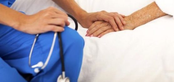 vai-tro-cua-dieu-duong-trong-cham-soc-benh-nhan-hoa-tri