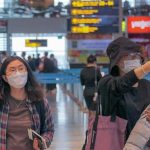 các hành khách tại sân bay